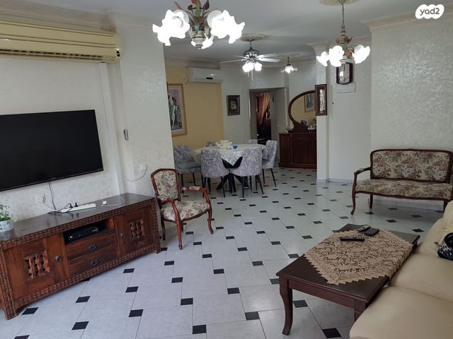 הפרדס הראשון 