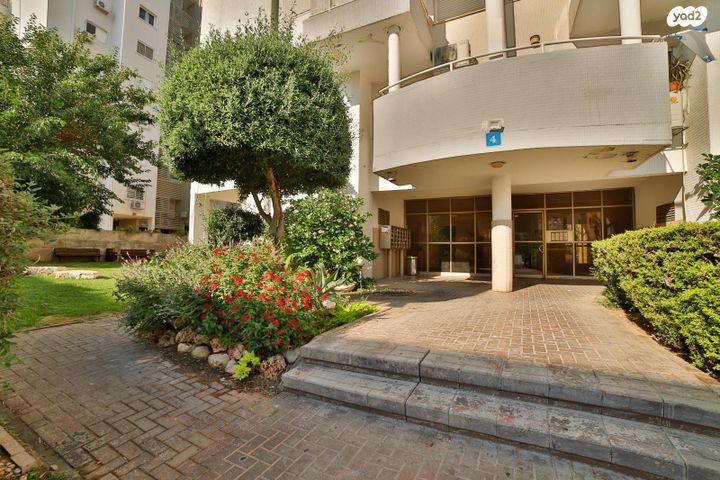 דירה, אלוף דן לנר 4, נווה אליעזר וכפר שלם מזרח, תל אביב יפו