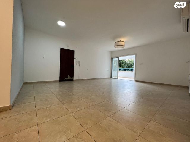 דירה, כפר סבא