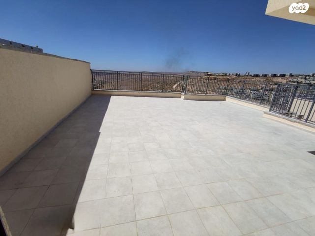 דירה, ענבר, נעלה, נעלה