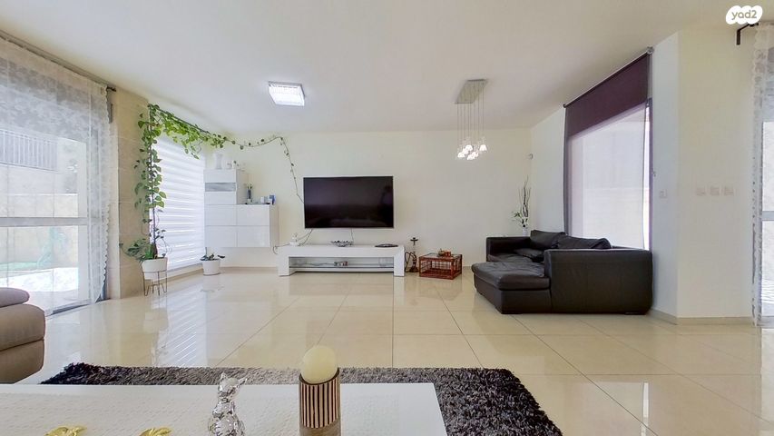 דו משפחתי, לאה אמנו, מוריה, מודיעין מכבים רעות