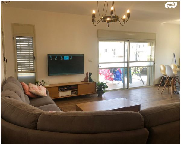 דו משפחתי, רובע 10 חן, קצרין