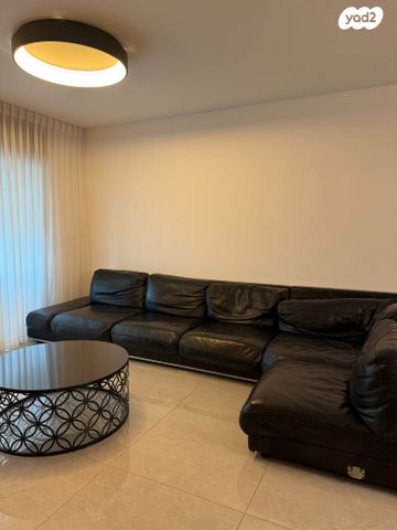 דירה, הרימון, הפרחים, קרית גת