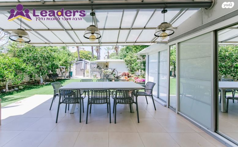 בית פרטי/ קוטג', הסנונית, לב הפארק, רעננה