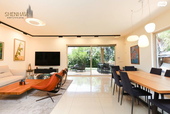 דו משפחתי, תל מונד