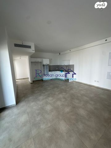 דירה, אמנון ליפקין שחק, נוף הטיילת, נתניה