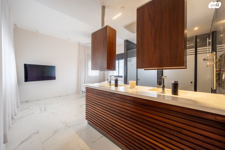 גג/ פנטהאוז, נווה גן, פתח תקווה