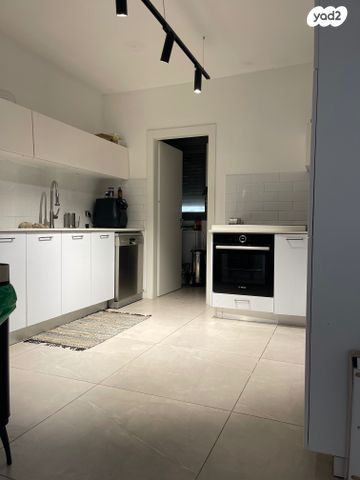 גג/ פנטהאוז, השקד, מבשרת ציון