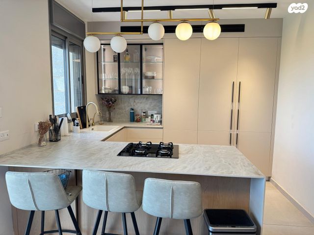 דירה, רחובות הצעירה, רחובות