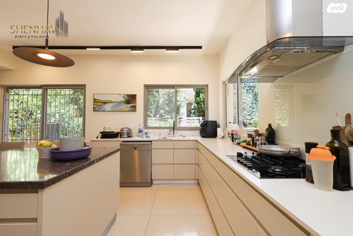 דו משפחתי, תל מונד