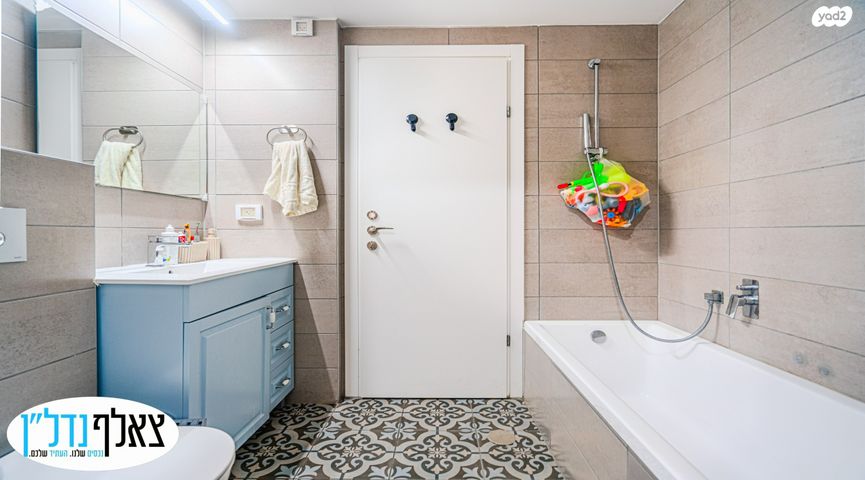 דירה, היוצרים, עיר היין, אשקלון