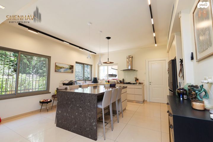 דו משפחתי, תל מונד