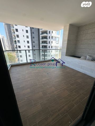 דירה, אמנון ליפקין שחק, נוף הטיילת, נתניה