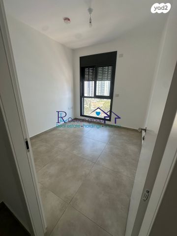 דירה, אמנון ליפקין שחק, נוף הטיילת, נתניה