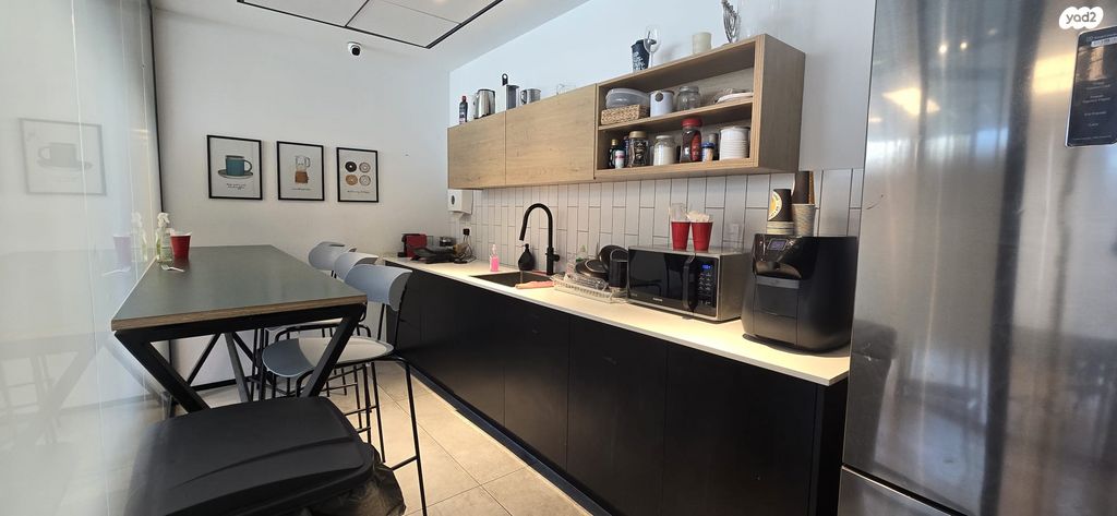 משרדים, יגאל אלון, ביצרון ורמת ישראל, תל אביב יפו