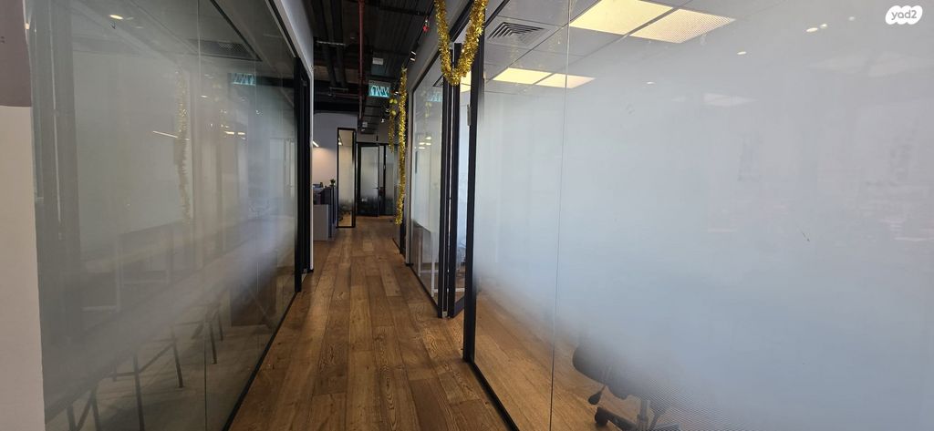 משרדים, יגאל אלון, ביצרון ורמת ישראל, תל אביב יפו