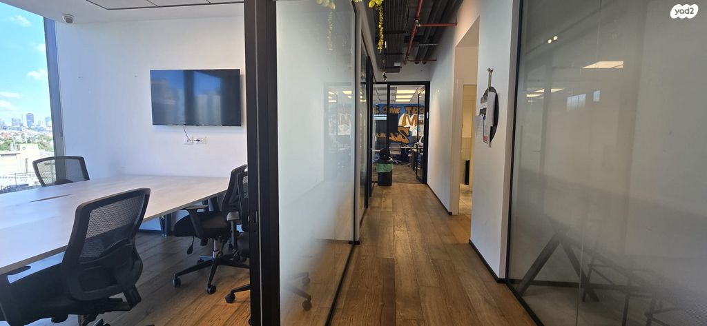 משרדים, יגאל אלון, ביצרון ורמת ישראל, תל אביב יפו