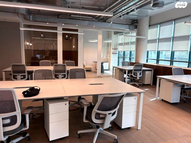 מונטיפיורי, הרכבת