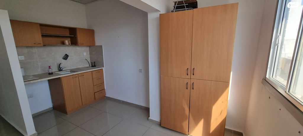 משרדים, שדרות המגינים, חיפה