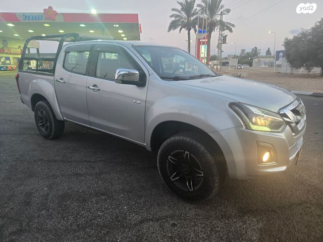 איסוזו די-מקס