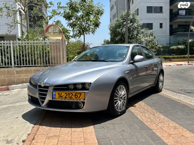 מודעת רכב אלפא רומיאו 159