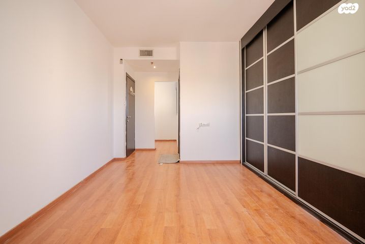 דירה, האיכרים 7, גני אזור, אזור