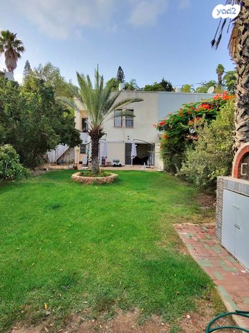 דו משפחתי, שגיא, אלפי מנשה