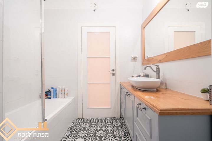 גג/ פנטהאוז, קטיף, נתיבות מערב, נתיבות