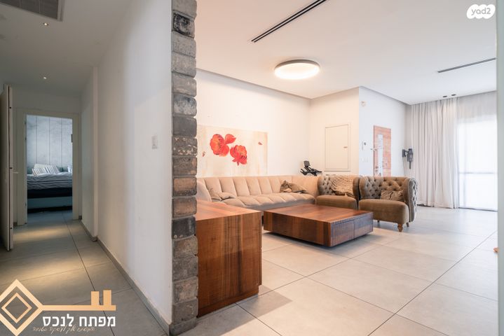 גג/ פנטהאוז, קטיף, נתיבות מערב, נתיבות