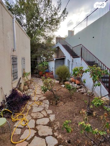 דו משפחתי, שגיא, אלפי מנשה