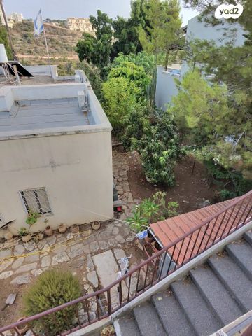 דו משפחתי, שגיא, אלפי מנשה