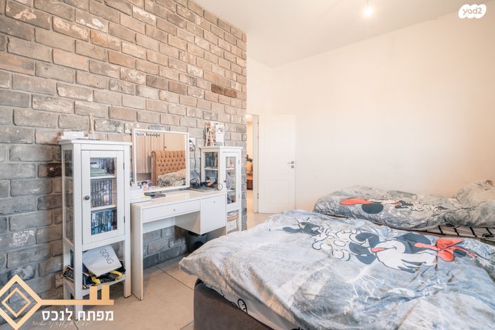 גג/ פנטהאוז, קטיף, נתיבות מערב, נתיבות