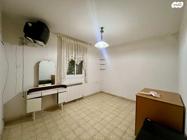 דירת גן, אליהו בית צורי, ארמון הנציב, תלפיות מזרח, ירושלים