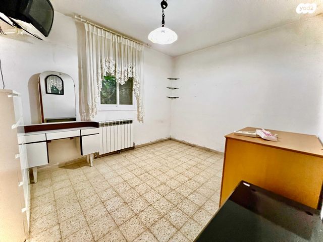 דירת גן, אליהו בית צורי, ארמון הנציב, תלפיות מזרח, ירושלים