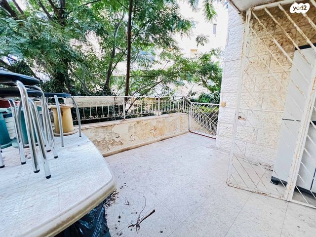 דירת גן, אליהו בית צורי, ארמון הנציב, תלפיות מזרח, ירושלים