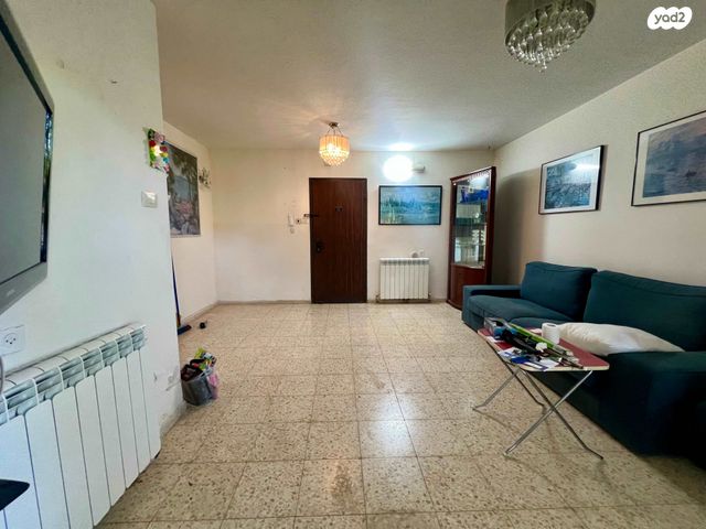 דירת גן, אליהו בית צורי, ארמון הנציב, תלפיות מזרח, ירושלים