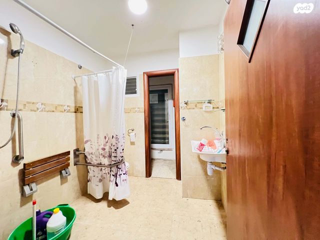 דירת גן, אליהו בית צורי, ארמון הנציב, תלפיות מזרח, ירושלים