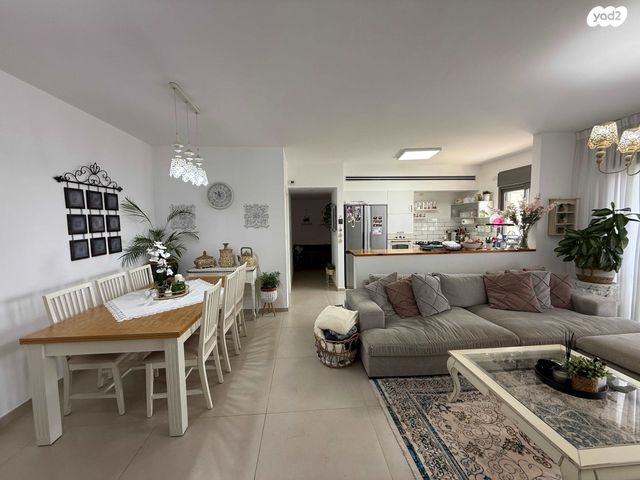 דירה, סביון 7, הפרחים, חריש