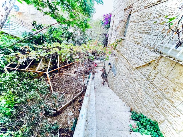 דירת גן, אליהו בית צורי, ארמון הנציב, תלפיות מזרח, ירושלים