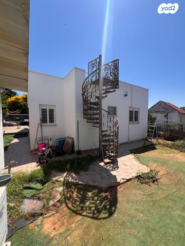 דו משפחתי, משעול האלה, קציר, קציר