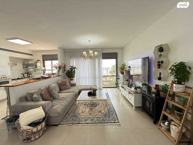 דירה, סביון 7, הפרחים, חריש