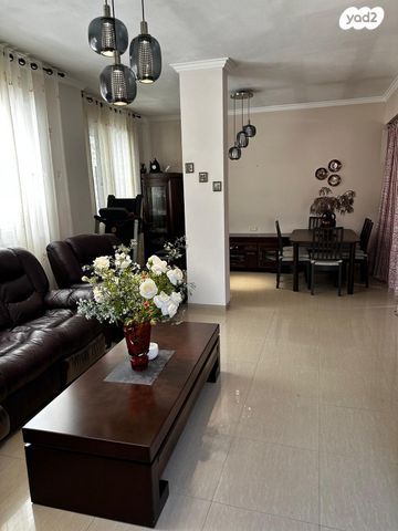 דו משפחתי, משעול האלה, קציר, קציר