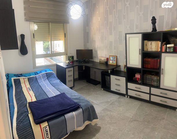 דירה, הרב הרצוג, רמב"ם, ראשון לציון