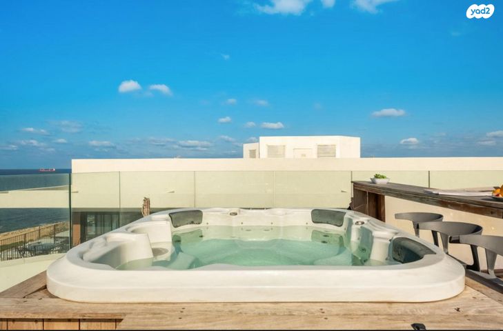 גג/ פנטהאוז, רציף אהרון רוזנפלד, בת גלים, חיפה