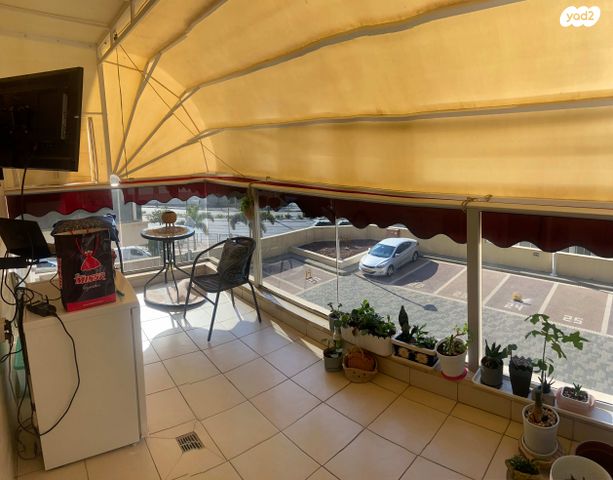 דירה, הרב הרצוג, רמב"ם, ראשון לציון