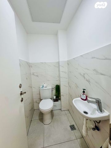 דירה, אריק איינשטיין, הכרם ג', עכו