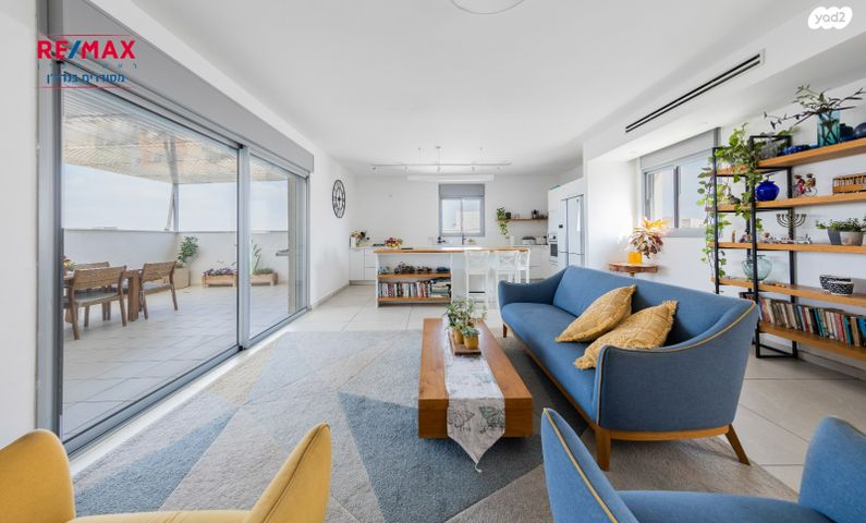 גג/ פנטהאוז, גרטרוד עליון, פסגות אפק, ראש העין