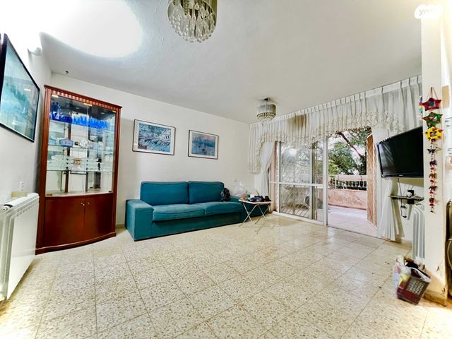 דירת גן, אליהו בית צורי, ארמון הנציב, תלפיות מזרח, ירושלים