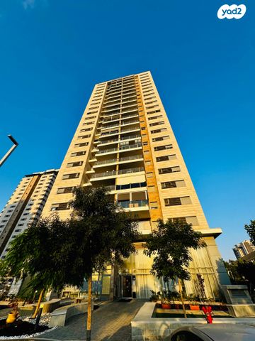 דירה, אריק איינשטיין, הכרם ג', עכו