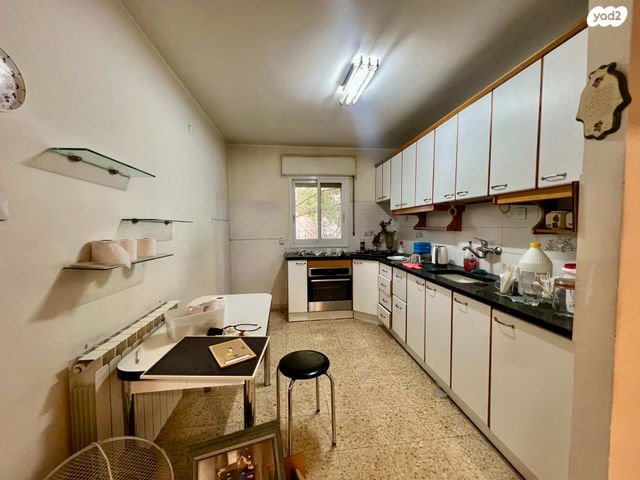 דירת גן, אליהו בית צורי, ארמון הנציב, תלפיות מזרח, ירושלים